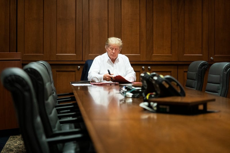 Ông Trump miễn cưỡng nhập viện chữa Covid-19 vào phút chót - 1 Ông Trump miễn cưỡng nhập viện chữa Covid-19 vào phút chót - 1