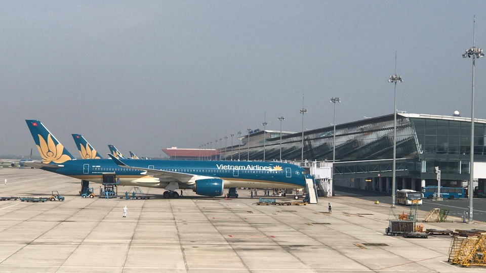 Chuyến bay chở 140 người Việt bị nhiễm Covid-19 đã về tới Hà Nội - 1 Chuyến bay chở 140 người Việt bị nhiễm Covid-19 đã về tới Hà Nội - 1