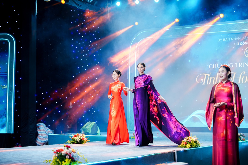 Tái hiện vẻ đẹp di sản của TPHCM qua tà áo dài - 1