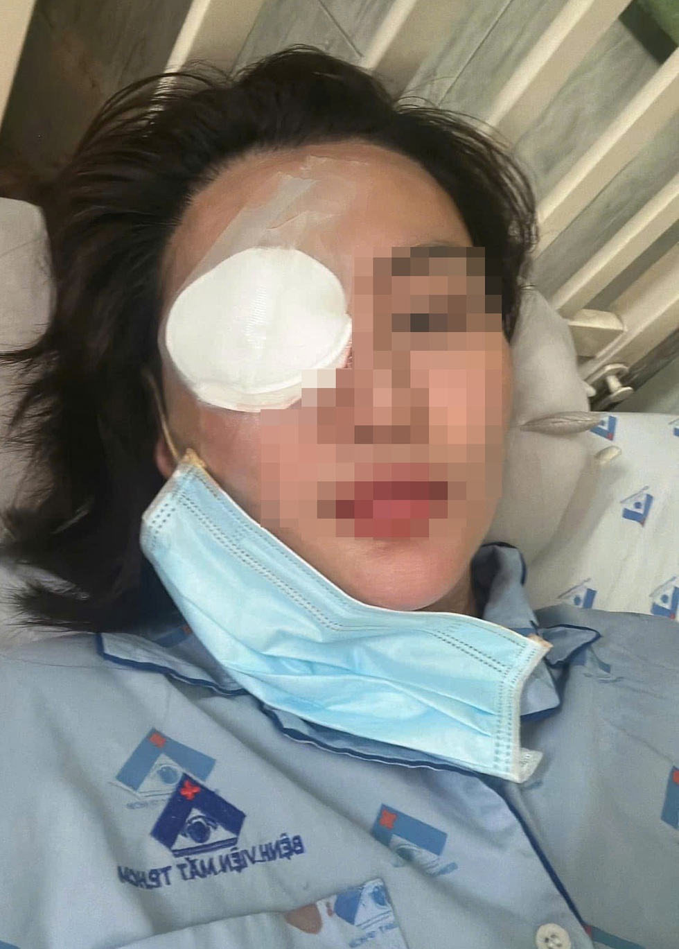 Nỗi đau của cô gái bị người tình đánh gục trong quán cà phê ở TPHCM - 2 Nỗi đau của cô gái bị người tình đánh gục trong quán cà phê ở TPHCM - 2