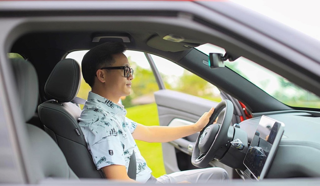 Chủ doanh nghiệp hài lòng với trải nghiệm sử dụng và dịch vụ hậu mãi của VinFast VF 9 - 3 Chủ doanh nghiệp hài lòng với trải nghiệm sử dụng và dịch vụ hậu mãi của VinFast VF 9 - 3