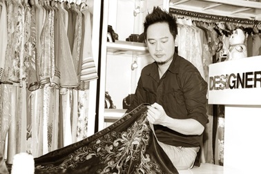 Võ Việt Chung mang áo dài đến Hội chợ thời trang Hàn Quốc