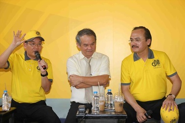 Con gái bầu Đức và nữ tướng bí ẩn đứng sau chuỗi cà phê Ông Bầu