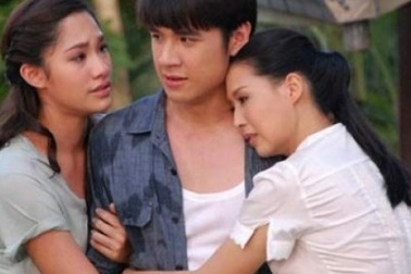 Chồng “đánh đu” với người yêu cũ, em kết nghĩa, còn mắng vợ "đa nghi"