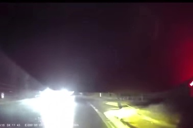 Xe khách mất lái khi xuống dốc, va mạnh vào ô tô ngược chiều