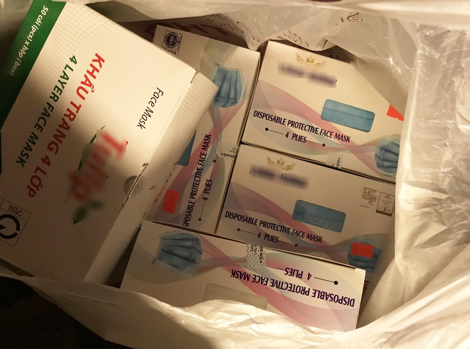 Chợ khẩu trang tấp nập, dậy sóng khi có ca nhiễm Covid-19 mới - 3 Chợ khẩu trang tấp nập, dậy sóng khi có ca nhiễm Covid-19 mới - 3