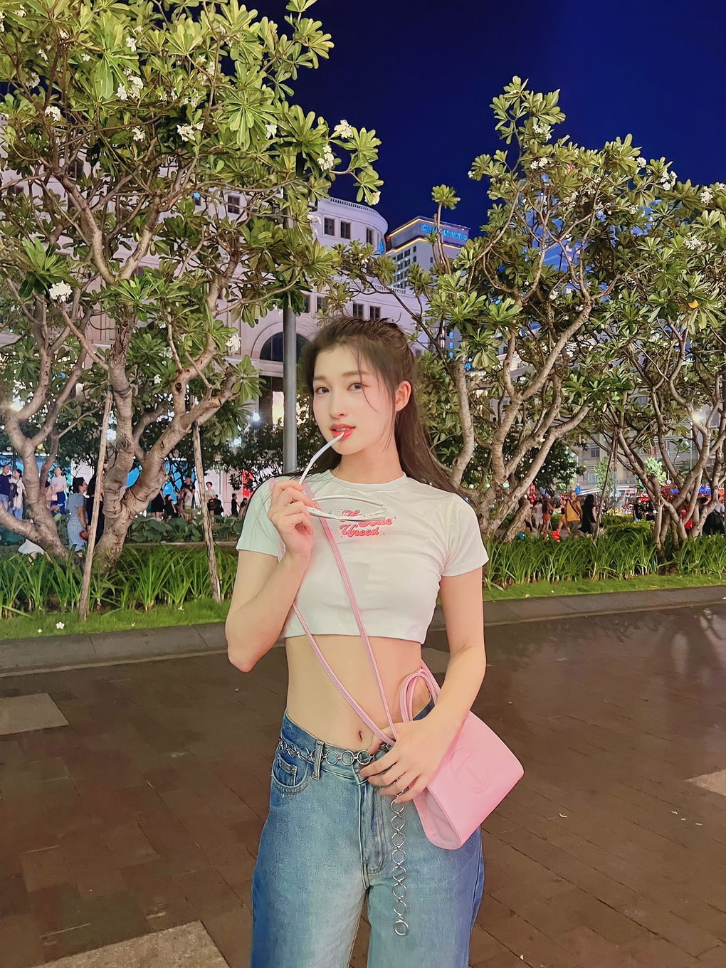 Tạm biệt hình ảnh kẹo ngọt, Á hậu Phương Nhi tự tin thả dáng nóng bỏng - 8 Tạm biệt hình ảnh kẹo ngọt, Á hậu Phương Nhi tự tin thả dáng nóng bỏng - 8