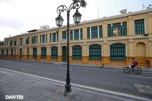 Nhà cổ mặt tiền Hà Nội phô bày nét đẹp khi vắng bóng hàng quán và xe cộ