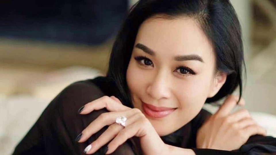 “Bom sex” Chung Lệ Đề gợi cảm ở tuổi 50 và giấc mơ làm mẹ lần thứ 4 - 7 “Bom sex” Chung Lệ Đề gợi cảm ở tuổi 50 và giấc mơ làm mẹ lần thứ 4 - 7