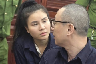 Môi giới mại dâm tại TPHCM, cựu tiếp viên hàng không cùng nhân tình lĩnh án