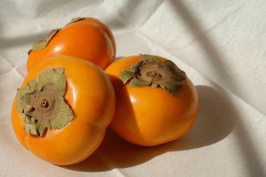 Bất ngờ với những lợi ích sức khỏe của quả hồng giòn