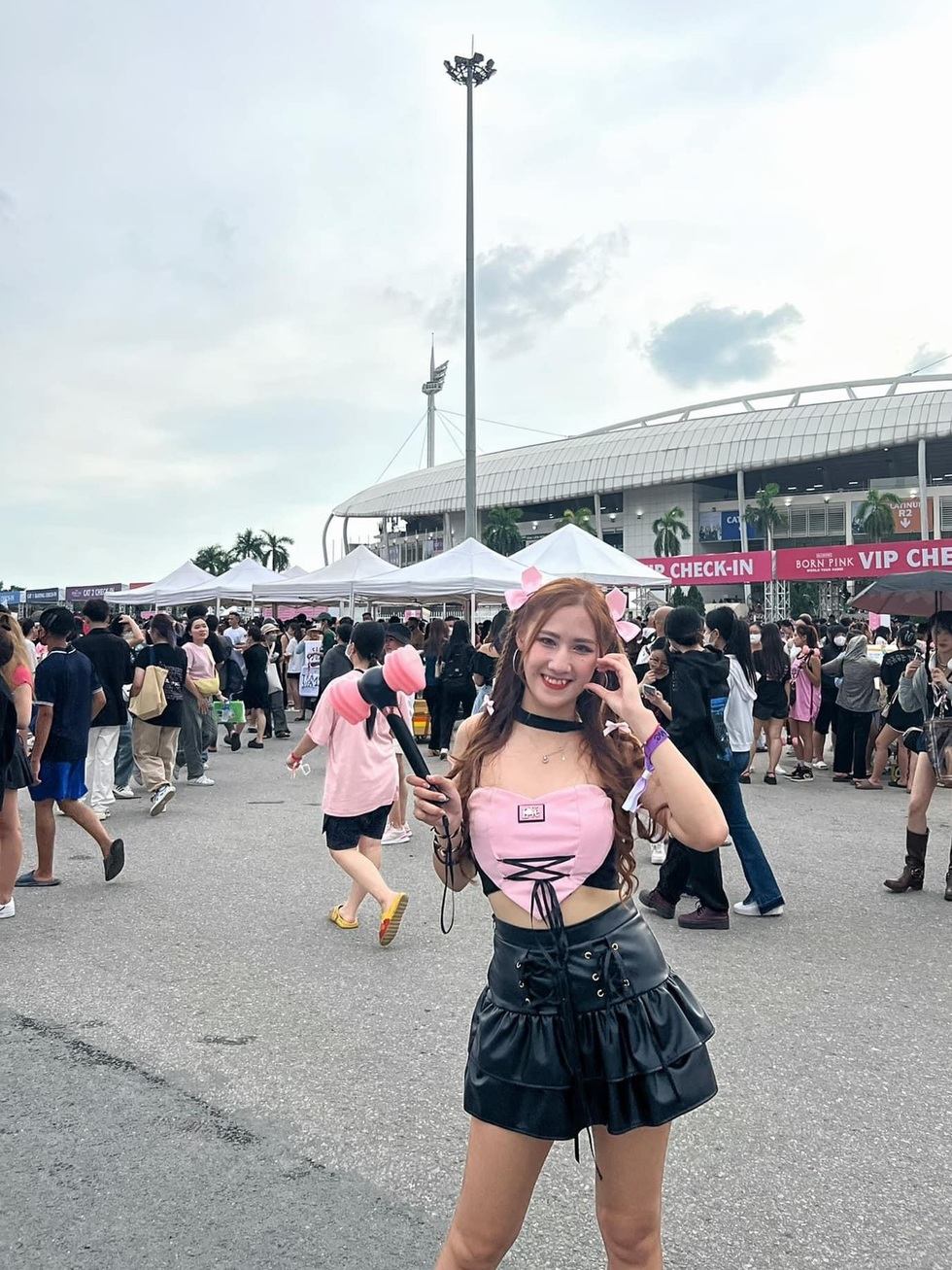 Nữ VĐV treo huy chương đầy cửa nhà, đông khách tò mò đến mua lạp xưởng - 9 Nữ VĐV treo huy chương đầy cửa nhà, đông khách tò mò đến mua lạp xưởng - 9