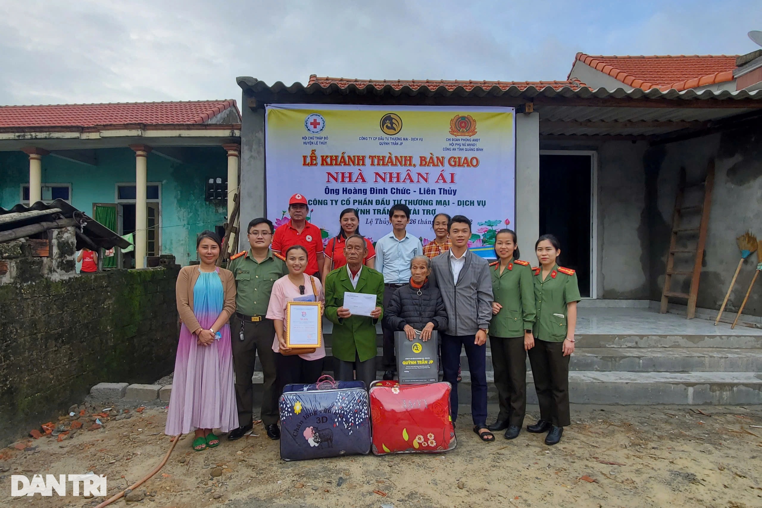 Gia đình ông Chức được hỗ trợ xây dựng lại căn nhà hư hỏng sau trận lũ lịch sử (Ảnh: Tiến Thành).