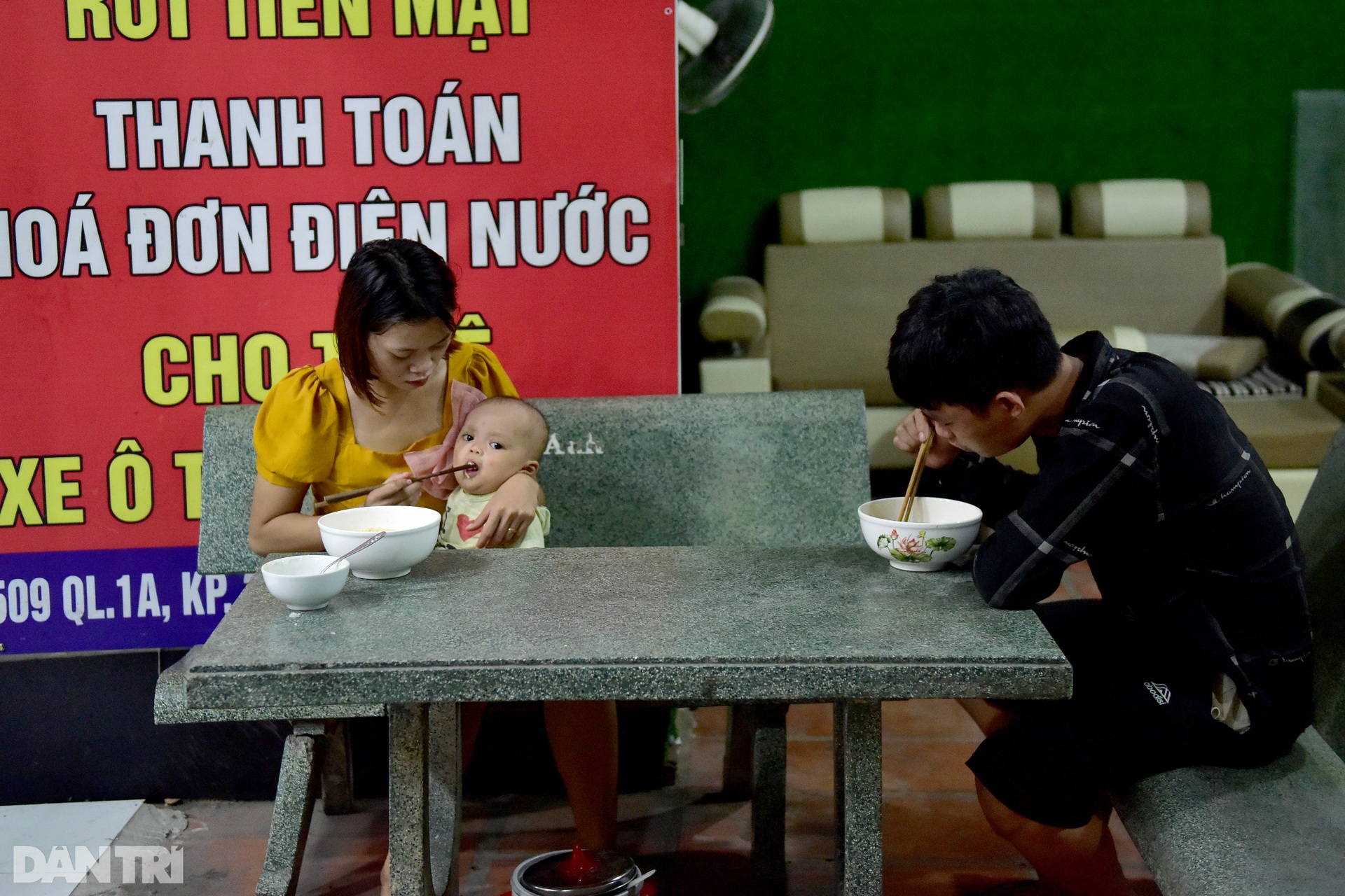 Cuộc sống cơ cực của những lao động mất việc bị mắc kẹt và muốn rời TPHCM - 5 Cuộc sống cơ cực của những lao động mất việc bị mắc kẹt và muốn rời TPHCM - 5