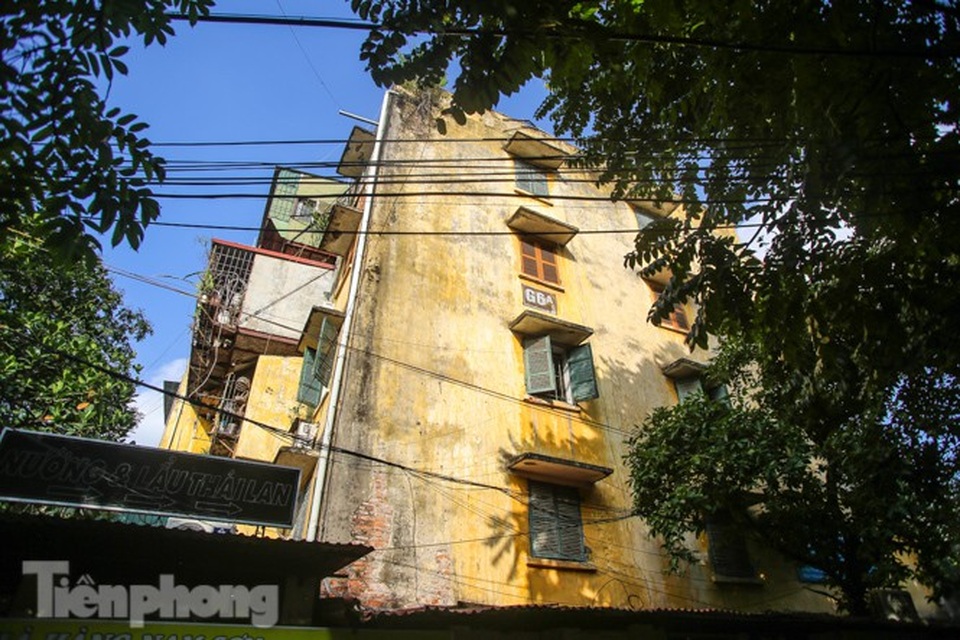 Cận cảnh các chung cư trước nguy cơ đổ sập bất cứ lúc nào ở Hà Nội - 10 Cận cảnh các chung cư trước nguy cơ đổ sập bất cứ lúc nào ở Hà Nội - 10