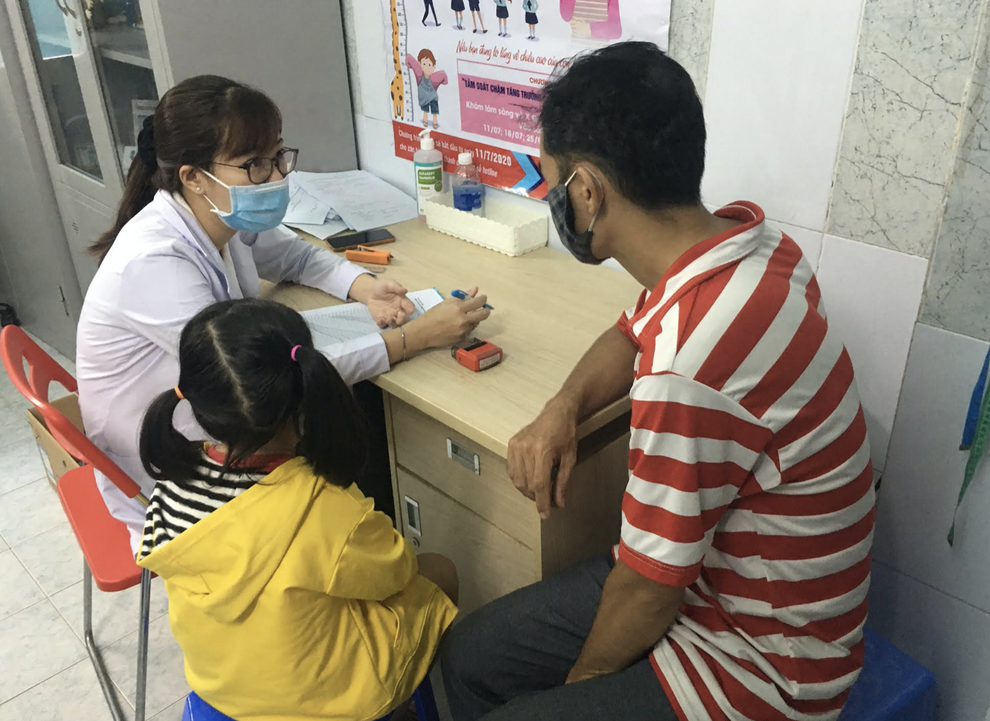 Nguy cơ trẻ mang mặt búp bê, bộ phận sinh dục nhỏ vì thiếu hormone - 2 Nguy cơ trẻ mang mặt búp bê, bộ phận sinh dục nhỏ vì thiếu hormone - 2