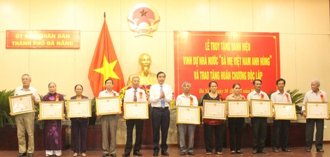 Phong trào “Đền ơn đáp nghĩa”, “Toàn dân chăm sóc các gia đình thương binh, liệt sĩ và người có công với cách mạng” được triển khai sâu rộng và đều khắp trên địa bàn thành phố.