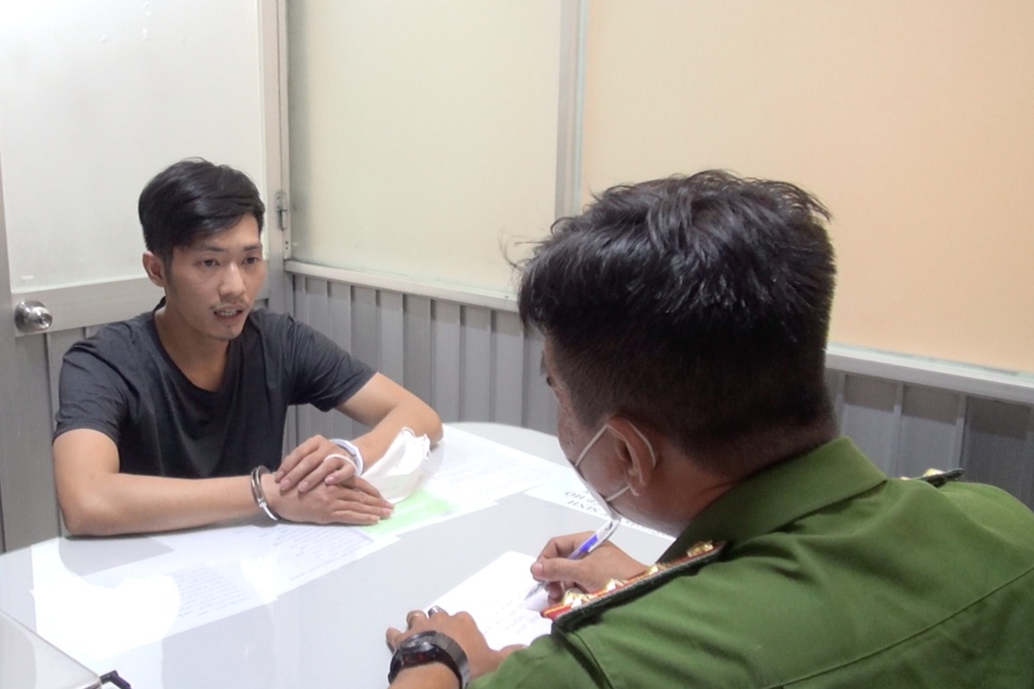 Vụ cướp 2 tỷ đồng trong căn biệt thự ở TPHCM: Lão bà 72 tuổi đạo diễn - 2 Vụ cướp 2 tỷ đồng trong căn biệt thự ở TPHCM: Lão bà 72 tuổi đạo diễn - 2