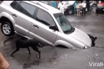 Hố sụt "tử thần" xuất hiện do nguyên nhân nào?