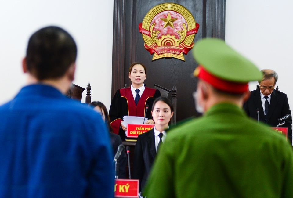 Nữ tiếp viên hàng không bị tài xế xe Mercedes tông vẫn quyết kháng cáo - 1