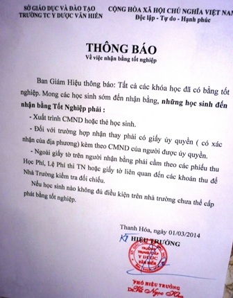 Thông báo cấp bằng cho hơn 400 học sinh bị “treo” bằng