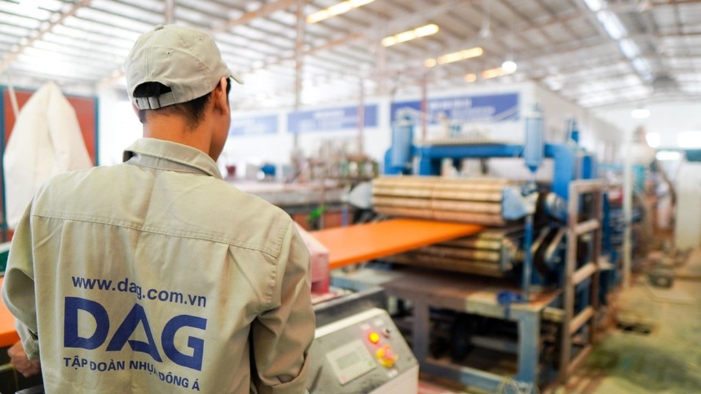 Vận đen của Nhựa Đông Á: Cổ phiếu bị đình chỉ, ngân hàng siết tín dụng - 1 Vận đen của Nhựa Đông Á: Cổ phiếu bị đình chỉ, ngân hàng siết tín dụng - 1