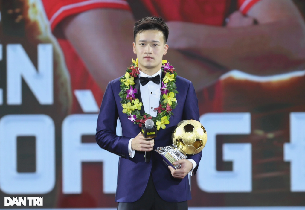 Báo Trung Quốc: Giải Quả bóng vàng Việt Nam khó hiểu, gây tranh cãi lớn - 1