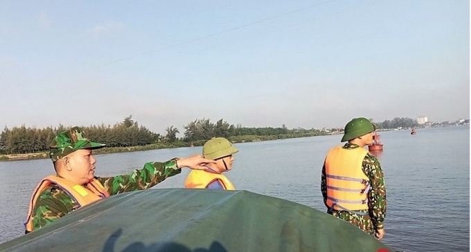  Lực lượng Bộ đội Biên phòng tổ chức tìm kiếm 2 cháu bé tắm biển bị đuối nước, mất tích.