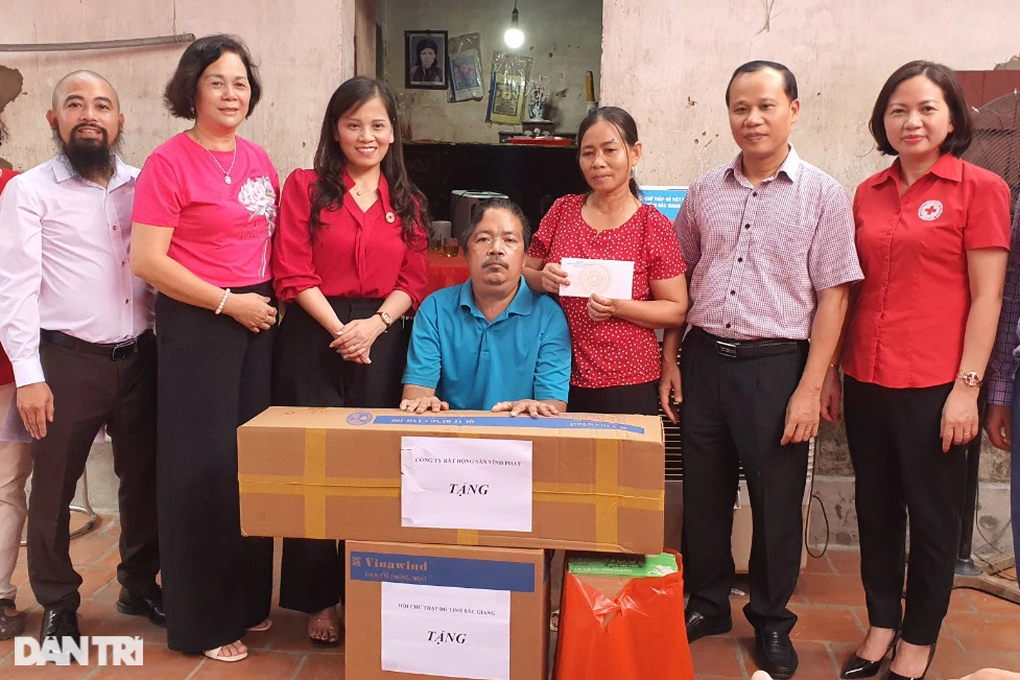 Bạn đọc Dân trí giúp đỡ người bố bị ngã giàn giáo hơn 200 triệu đồng - 4 Bạn đọc Dân trí giúp đỡ người bố bị ngã giàn giáo hơn 200 triệu đồng - 4