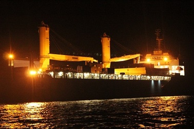 Hình ảnh đầu tiên về tàu ngầm Kilo "HQ-184 Hải Phòng" trên Vịnh Cam Ranh 