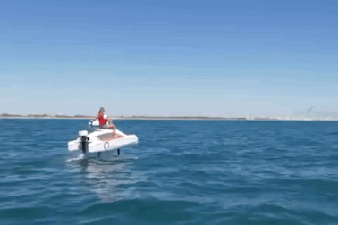 Trải nghiệm cảm giác "bay" trên mặt nước với Neocean Overboat
