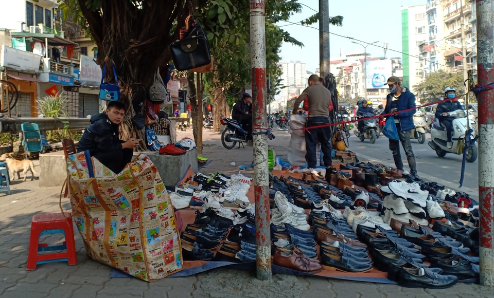 Cuối năm, công nhân làm thêm nhiều nghề để có tiền tiêu Tết - 2 Cuối năm, công nhân làm thêm nhiều nghề để có tiền tiêu Tết - 2