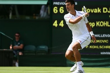 Djokovic mất hai giờ để vượt qua vòng đầu
