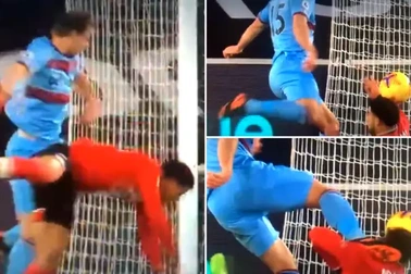 Kinh hoàng chứng kiến ngôi sao Premier League bị sút thẳng vào đầu