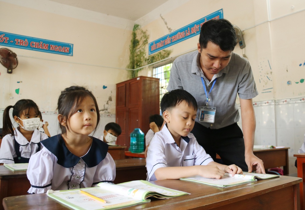Mùa xuân, gặp gỡ những giáo viên gieo chữ trên quần đảo Hải Tặc - 1 Mùa xuân, gặp gỡ những giáo viên gieo chữ trên quần đảo Hải Tặc - 1