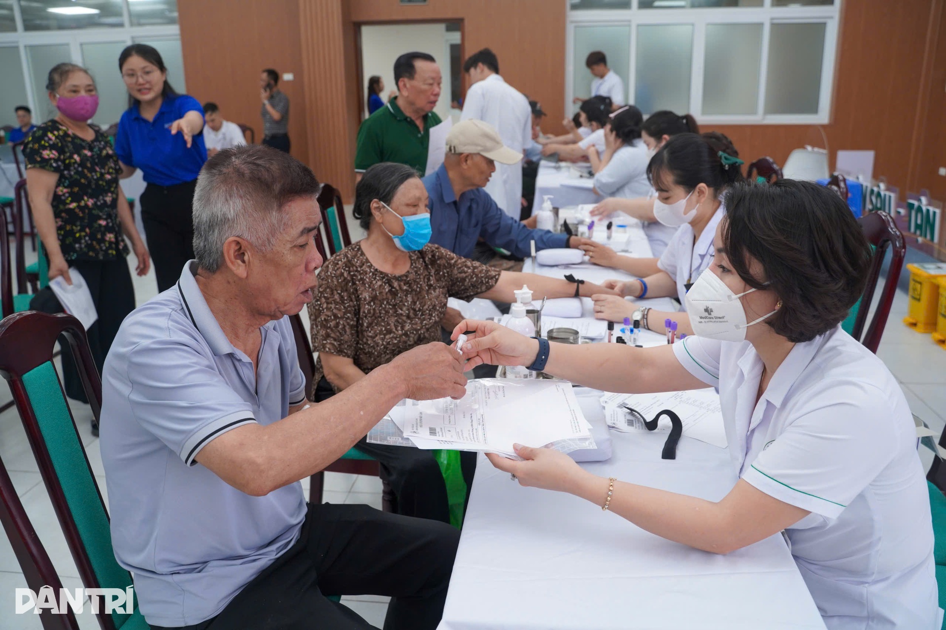 Hơn 300 cựu thanh niên xung phong, nạn nhân dioxin được khám miễn phí - 1 Hơn 300 cựu thanh niên xung phong, nạn nhân dioxin được khám miễn phí - 1