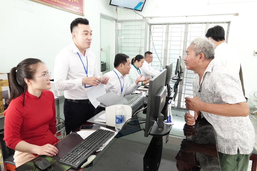 Phường hơn 215.000 dân sau sáp nhập, cán bộ chạy đua với áp lực thời gian - 3 Phường hơn 215.000 dân sau sáp nhập, cán bộ chạy đua với áp lực thời gian - 3