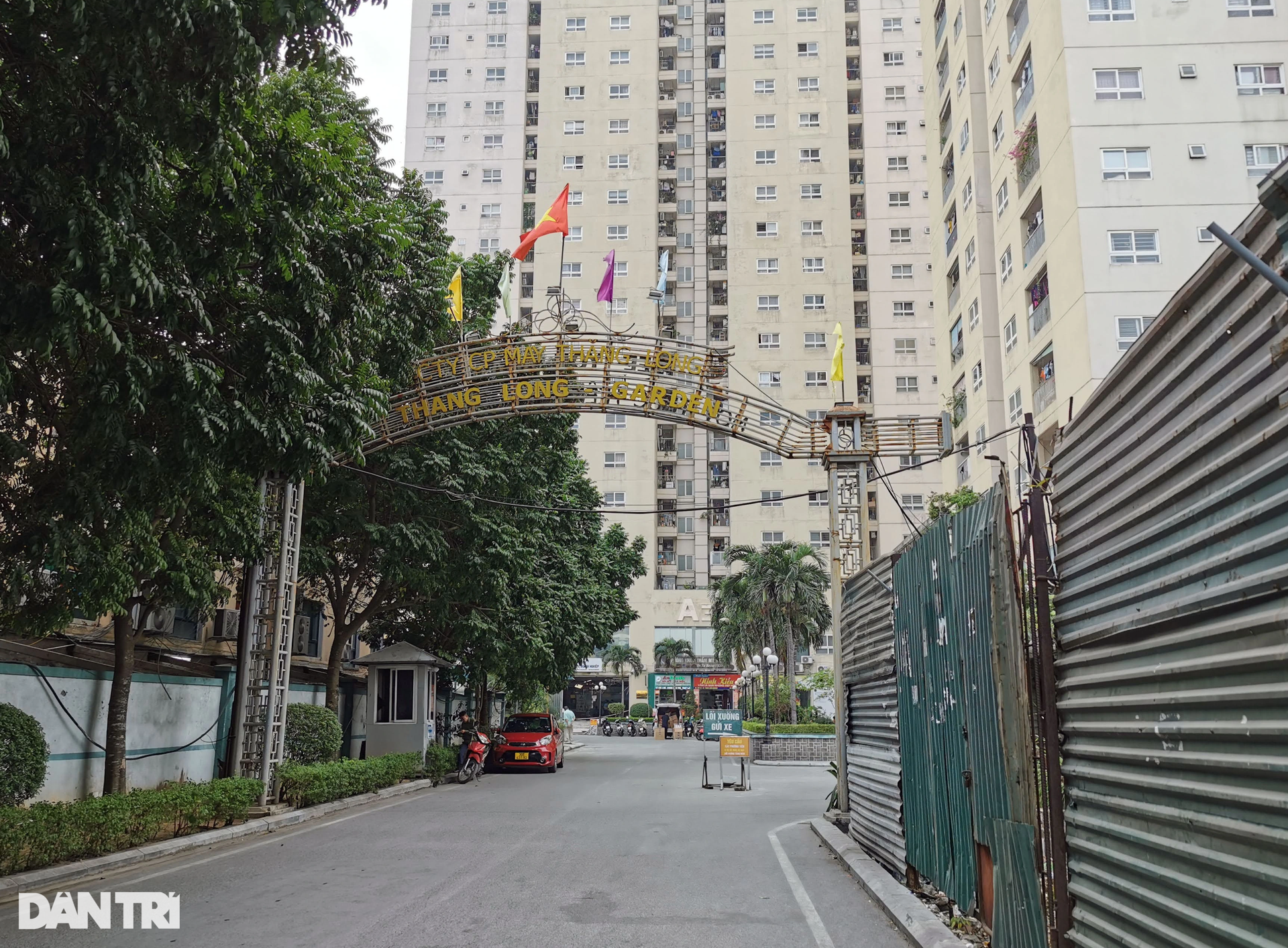 Cao ốc trơ khung hoen gỉ trên đất vàng nhà máy cũ - 3 Cao ốc trơ khung hoen gỉ trên đất vàng nhà máy cũ - 3