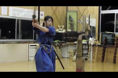 Phản ứng đáng yêu của nữ kiếm thủ sau cú chém mạnh mẽ