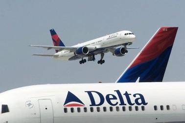 Ngăn ẩu đả, phi công tát nữ hành khách