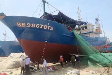 Xin lùi thời gian sửa chữa tàu vỏ thép hư hỏng do thời tiết?