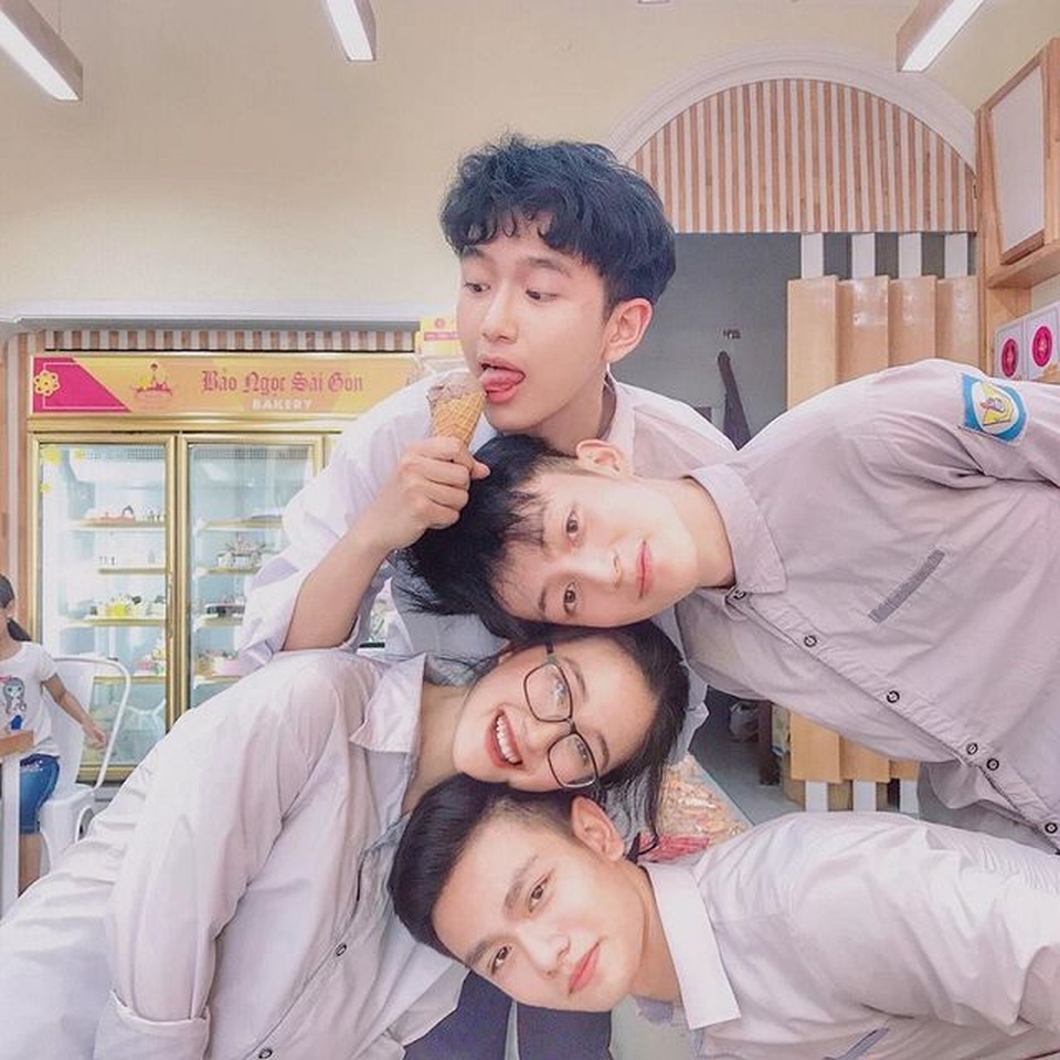 Những nhóm bạn thân “nhà người ta” gây sốt mạng thời gian qua - 6 Những nhóm bạn thân “nhà người ta” gây sốt mạng thời gian qua - 6
