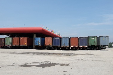 Thừa Thiên Huế: Đất xây dựng khu dịch vụ thương mại thành… bãi tập kết container