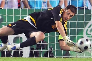 Casillas “ngại” Steven Gerrard