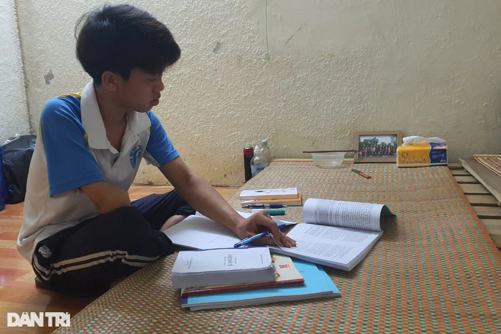 Chàng sinh viên người Dao bị móc mất 10 triệu đồng đóng học - 1 Chàng sinh viên người Dao bị móc mất 10 triệu đồng đóng học - 1