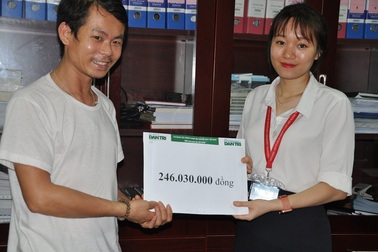 Hơn 246 triệu đồng tiếp tục đến với hai bố con anh Vũ bị ung thư máu