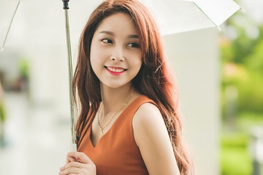 Ngắm vẻ đẹp hiền dịu của nữ sinh Kinh tế Quốc dân