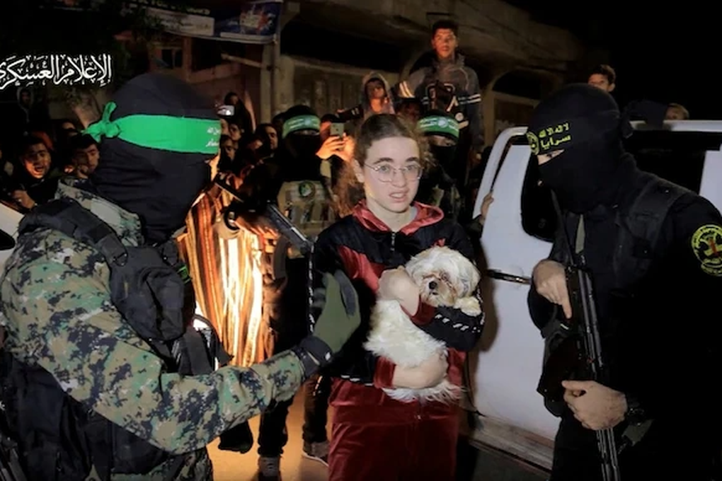 Israel, Hamas trao đổi hơn 40 con tin trong ngày đầu gia hạn ngừng bắn - 1 Israel, Hamas trao đổi hơn 40 con tin trong ngày đầu gia hạn ngừng bắn - 1