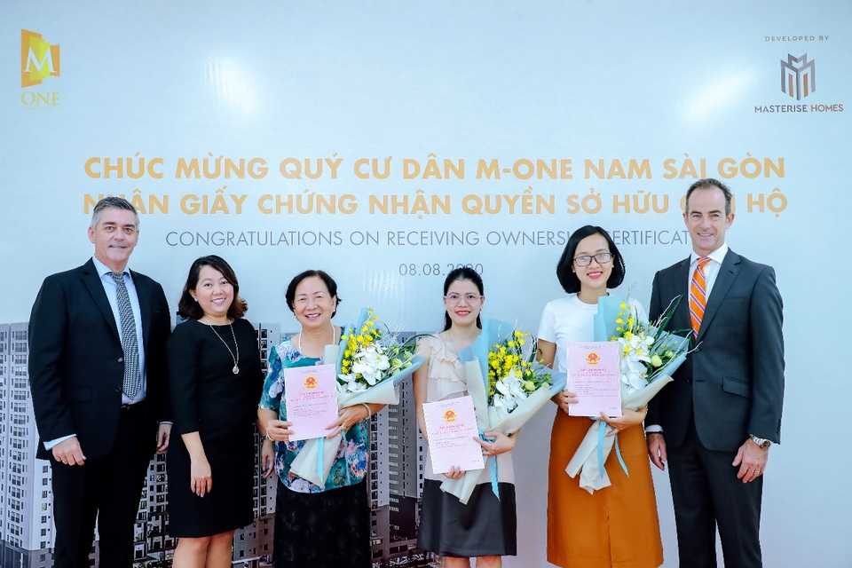 Masterise Homes trao sổ hồng cho cư dân Masteri An Phú và M-One Nam Sài Gòn - 3 Masterise Homes trao sổ hồng cho cư dân Masteri An Phú và M-One Nam Sài Gòn - 3