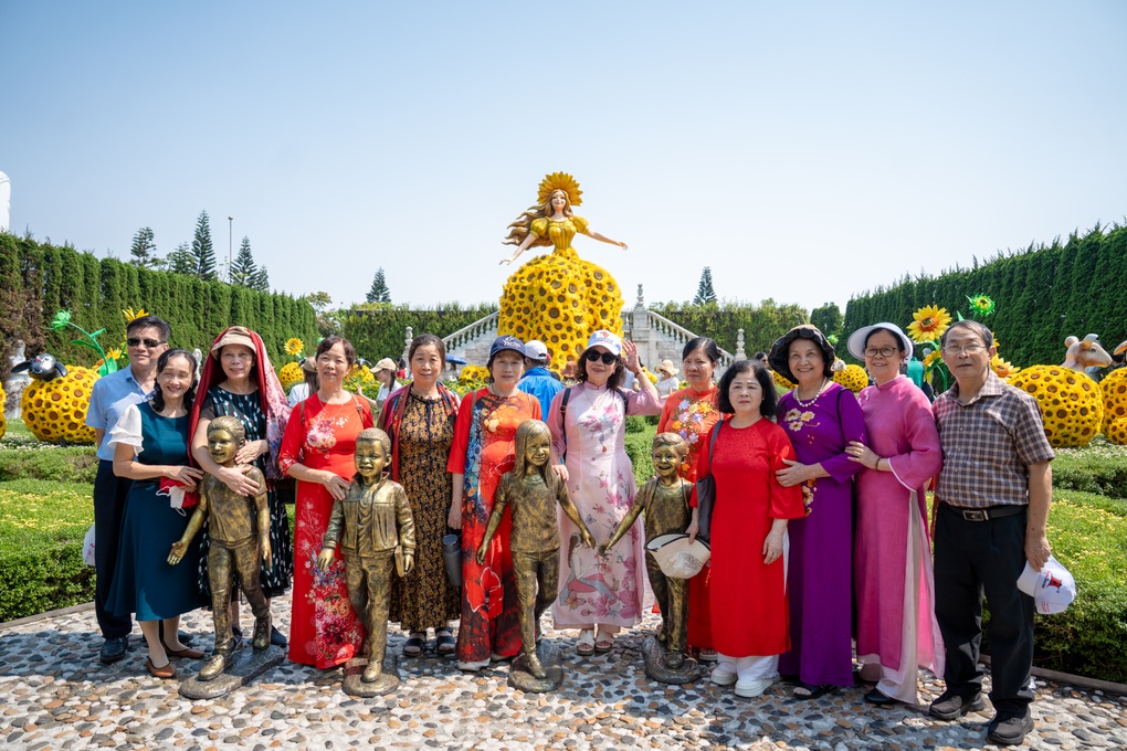 Sun World Ba Na Hills đón lượng khách kỷ lục dịp Giỗ Tổ Hùng Vương - 1 Sun World Ba Na Hills đón lượng khách kỷ lục dịp Giỗ Tổ Hùng Vương - 1